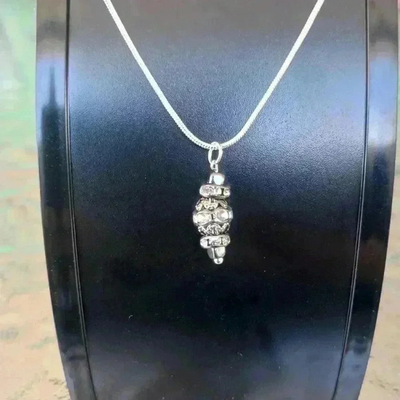 Handmade Fashion - Picture 1 of 3